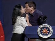 Duterte kisses OFW based in South Korea